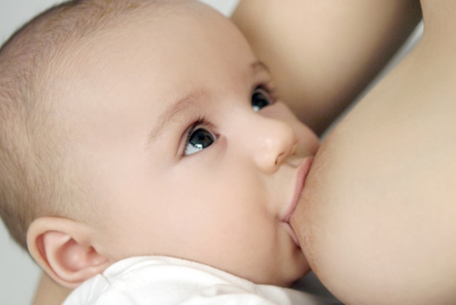 Nou proiect de lege propus de Ministerul Sanatatii: incurajarea alaptarii la san a bebelusilor